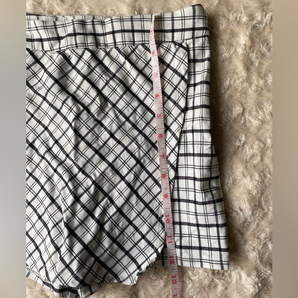 Garage Black and White Stripped Skort | SIZE: S - Picture 8 of 8